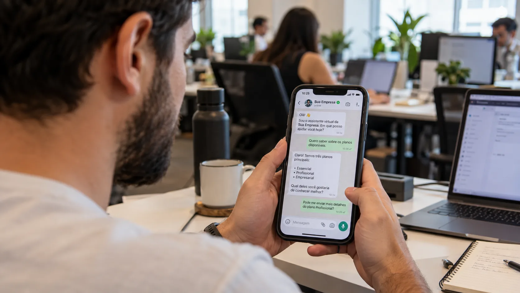 WhatsApp prueba la integración con chatbots de terceros en iOS: ¿qué cambia para las empresas?